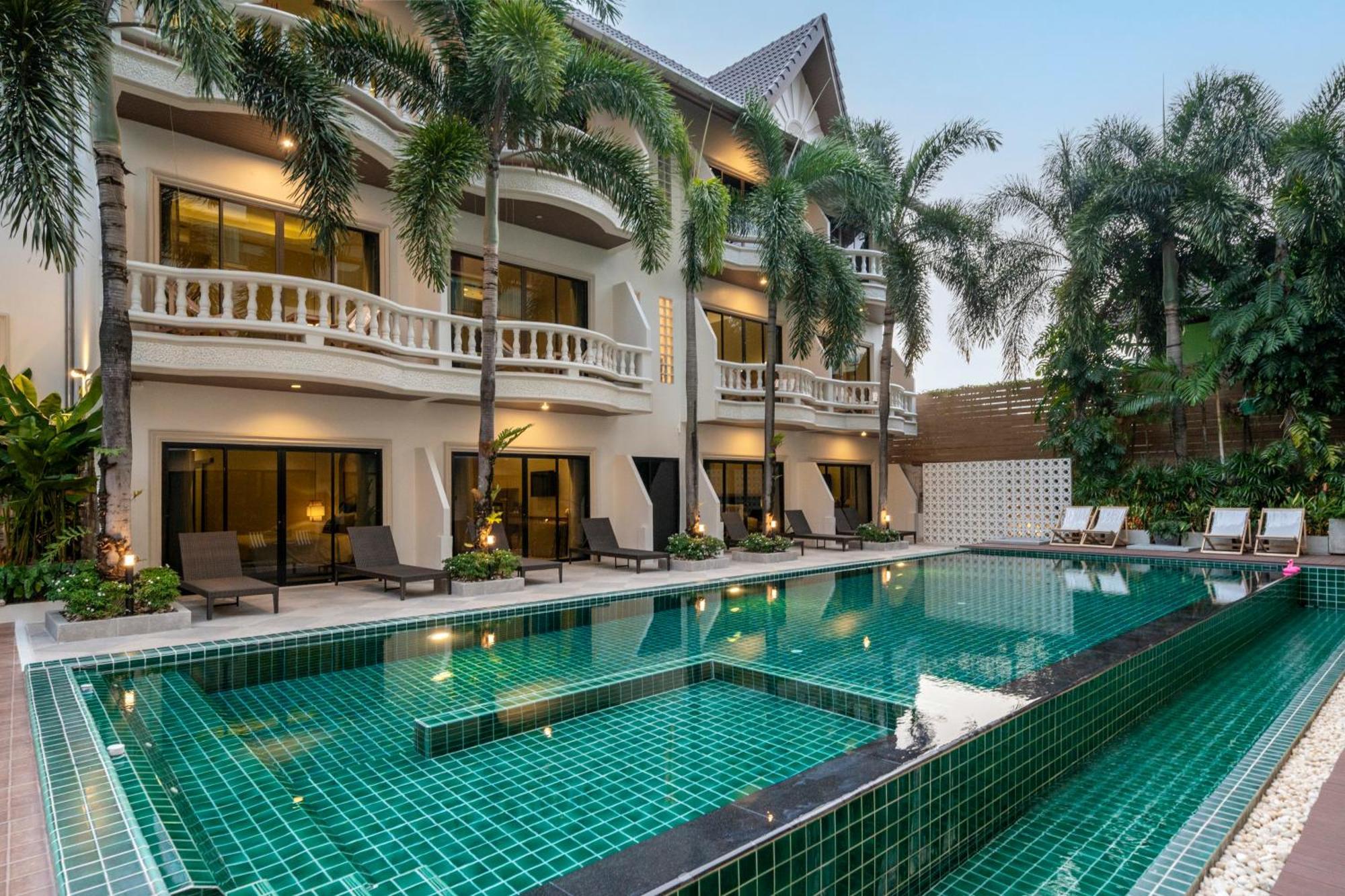 Buasri Boutique Patong Hotel Exterior photo