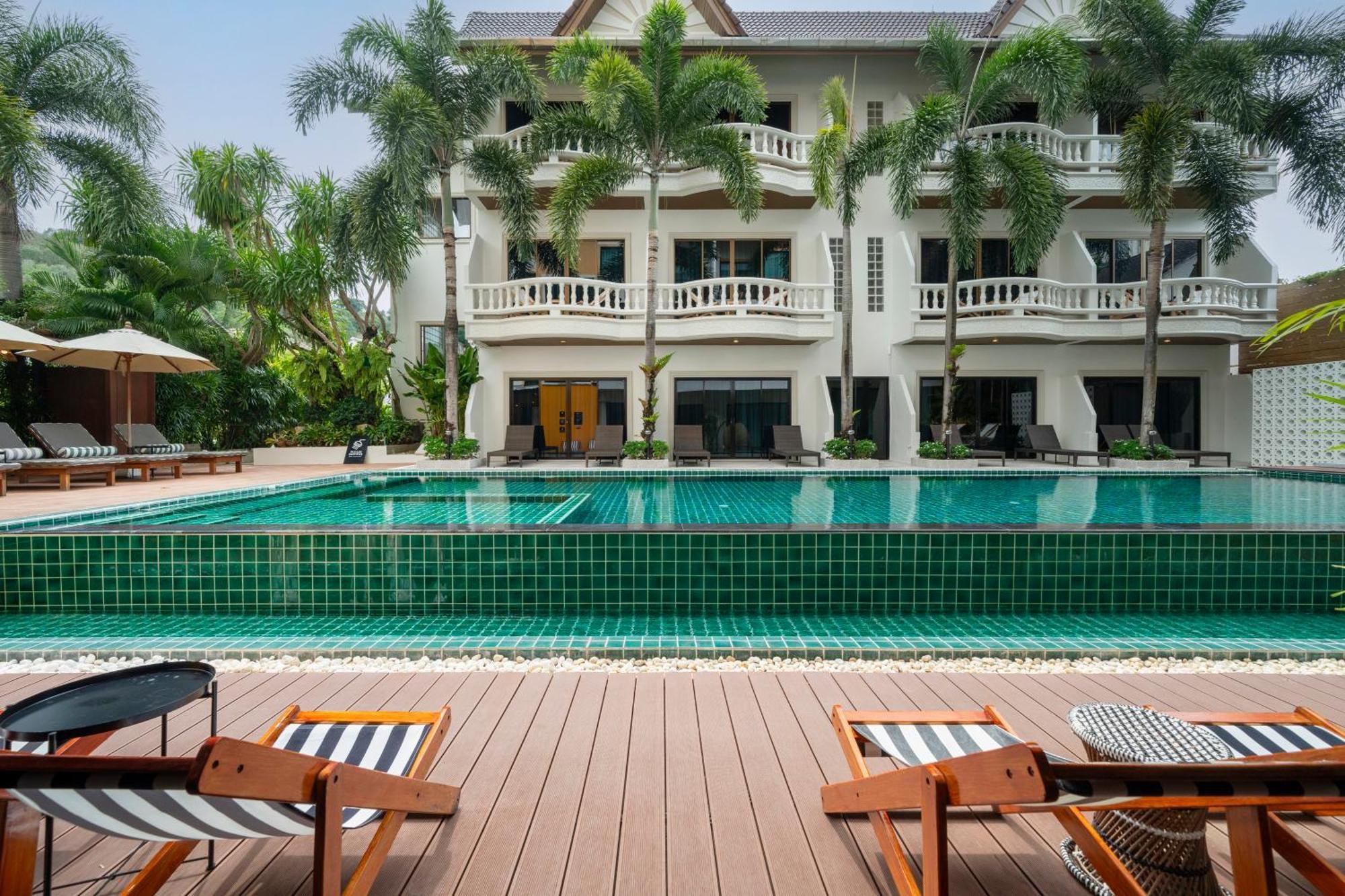 Buasri Boutique Patong Hotel Exterior photo